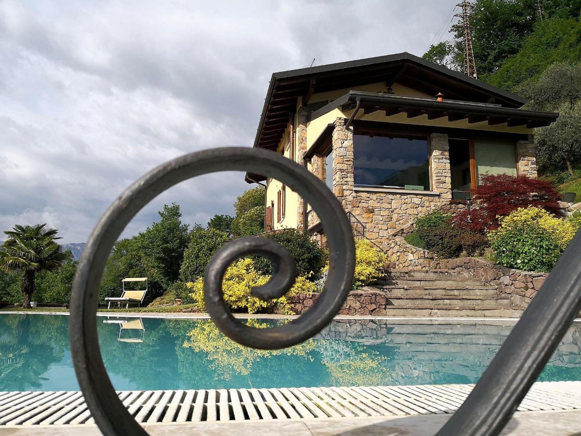 Villa In Pisogne With Pool Garden And Lake View Extérieur photo