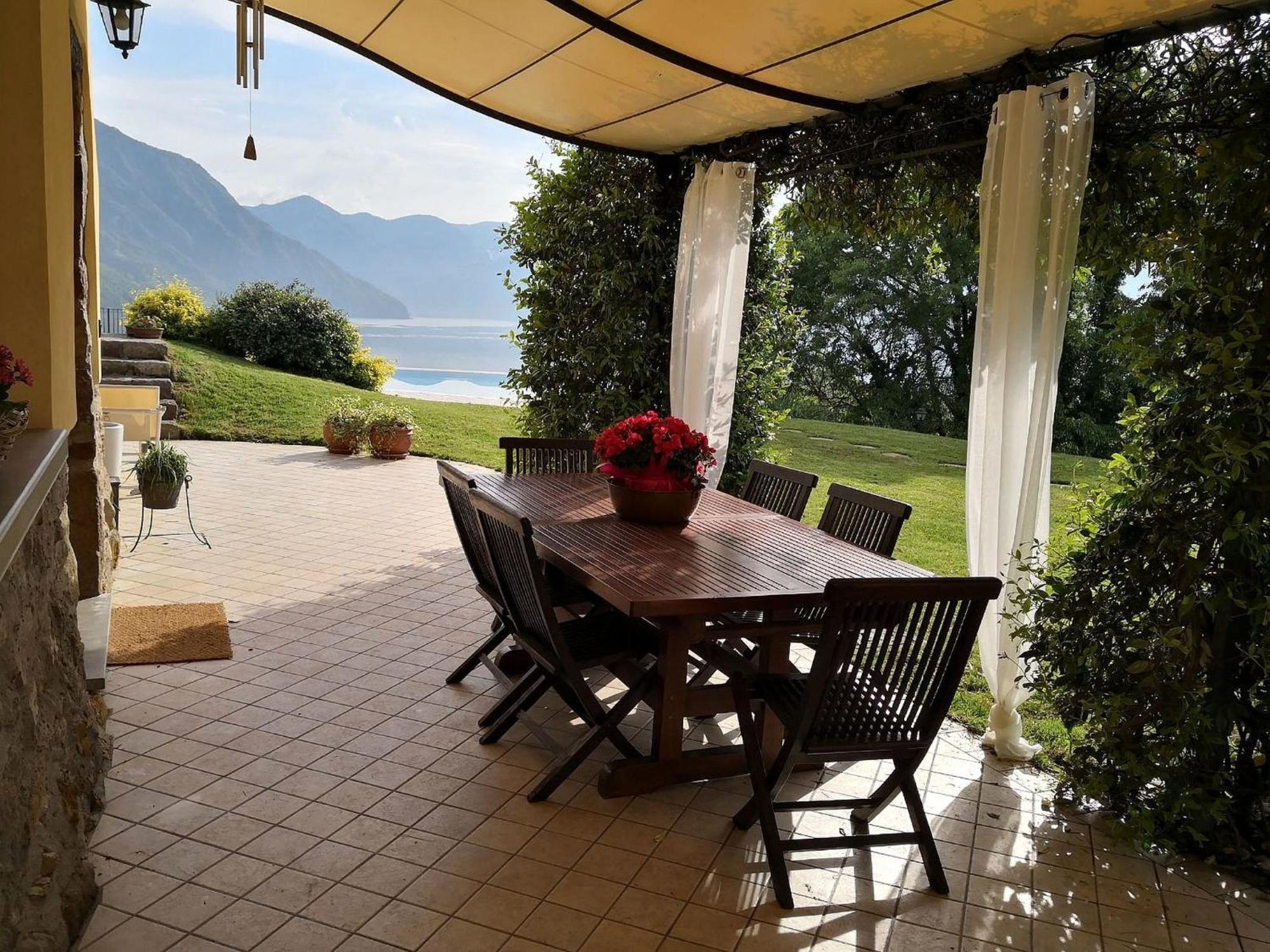 Villa In Pisogne With Pool Garden And Lake View Extérieur photo