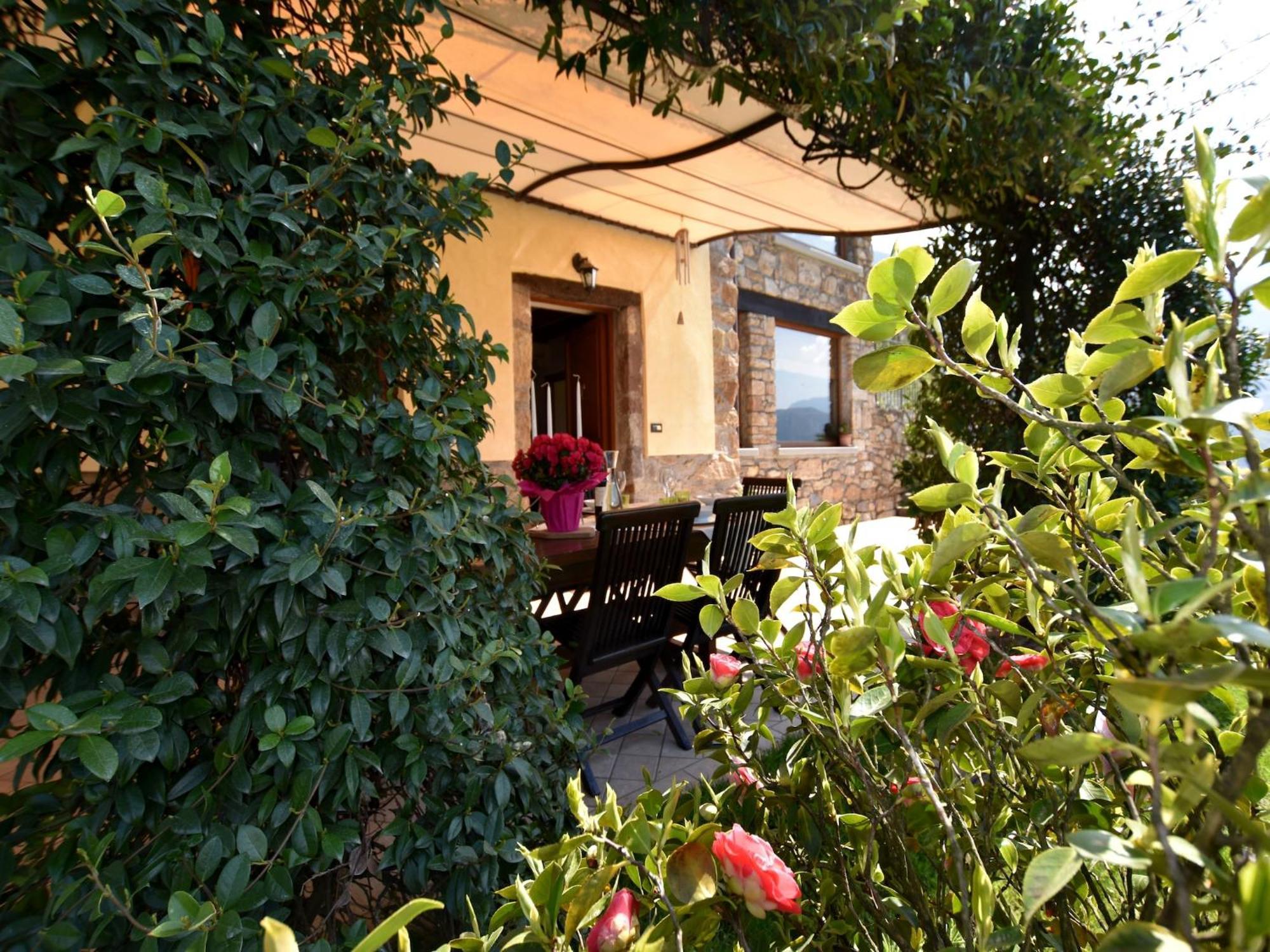 Villa In Pisogne With Pool Garden And Lake View Extérieur photo