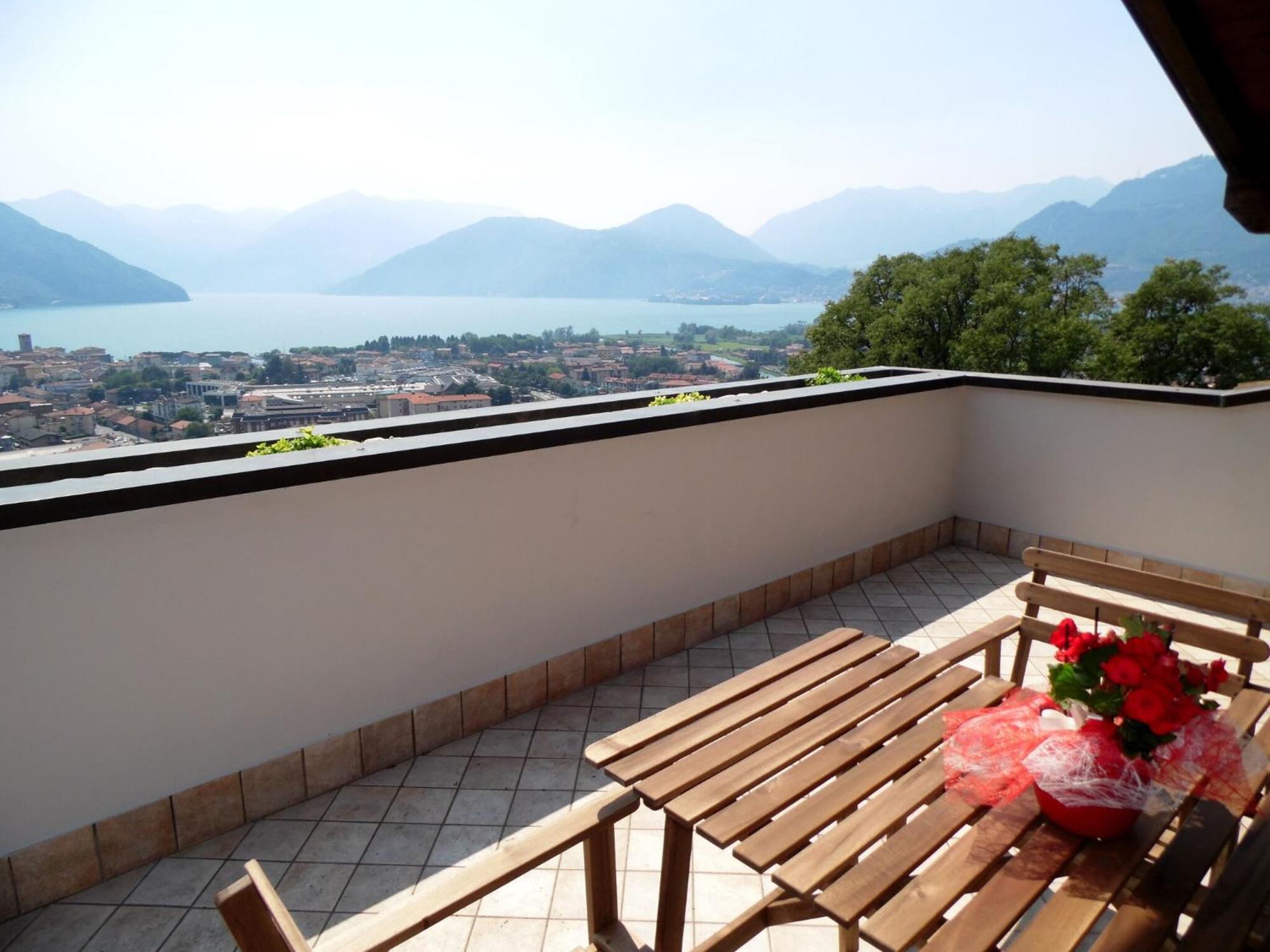 Villa In Pisogne With Pool Garden And Lake View Extérieur photo