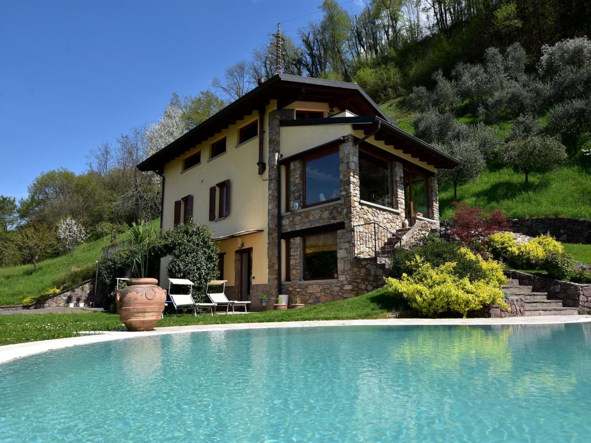 Villa In Pisogne With Pool Garden And Lake View Extérieur photo