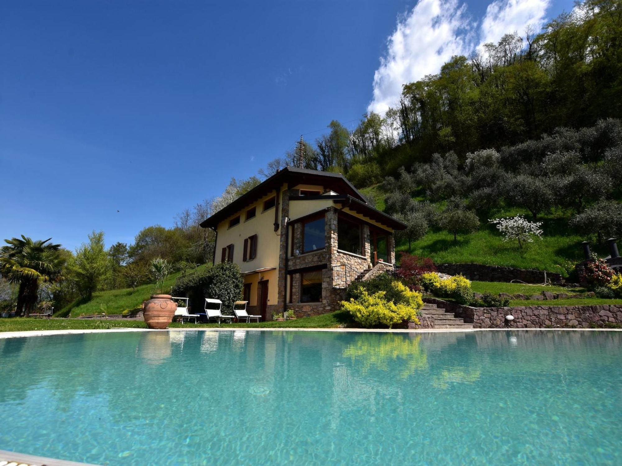 Villa In Pisogne With Pool Garden And Lake View Extérieur photo